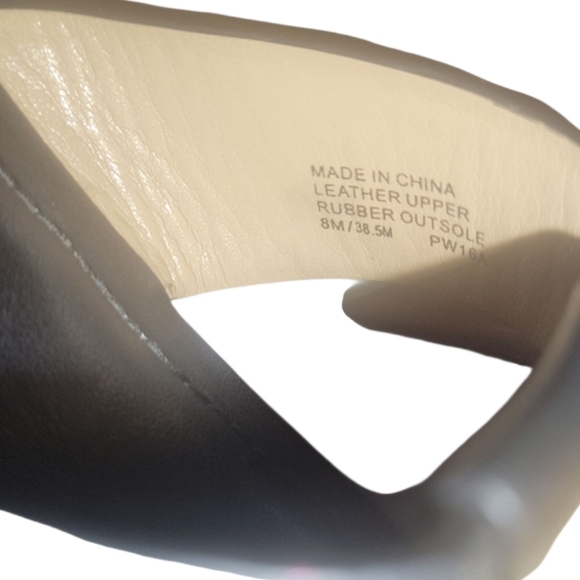 Michael Kors Black Leather Hamilton Women's Sandals with Gold MK Locket 8M/38.5 - Picture 7 of 11